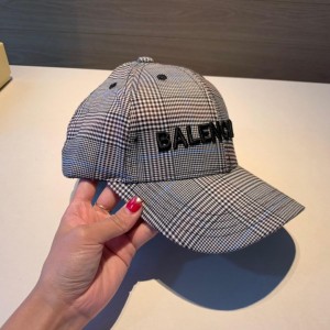 Balenciaga Men's hat ASS650351