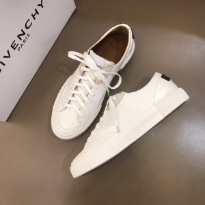 Givenchy High Quality Sneakers White and White rubber sole with black heel MS021143