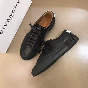 Givenchy High Quality Sneakers black and black rubber sole with White heel MS021144